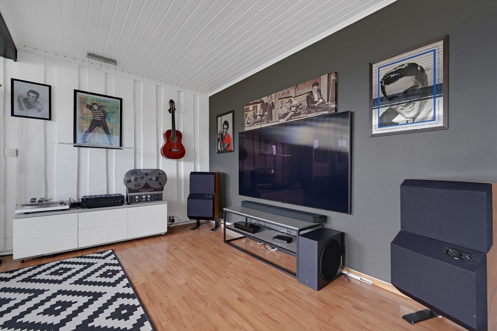 I kjellerstuen vil ungdommen kunne samles til spillkvelder eller snurre en film. Det er Viken fiber, Altibox i boligen. Galleribilde