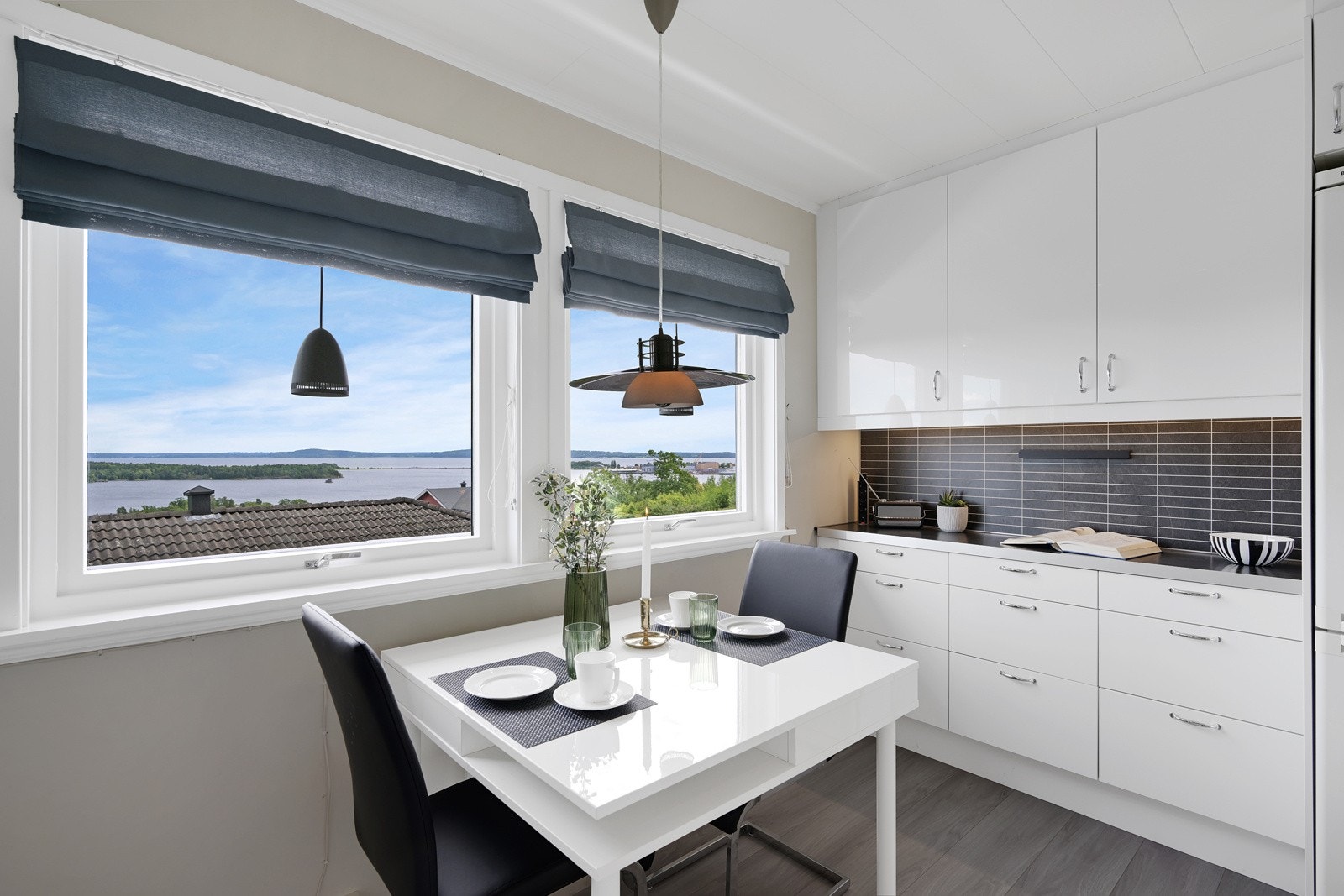 Nytt tak med spotter og dimmebryter ble lagt i 2016. Galleribilde