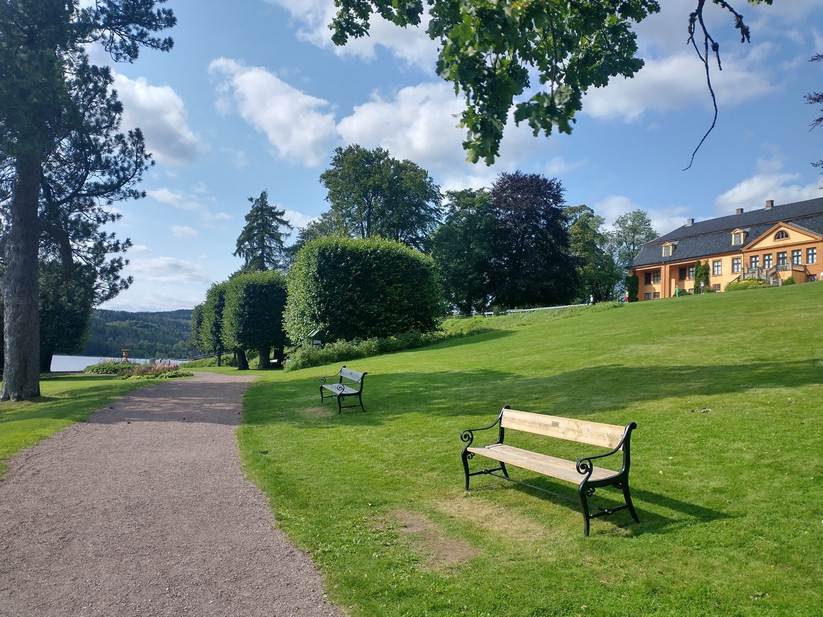 Bogstad Gård har kafé, besøksgård for barn, museumsbutikk, selskapslokaler og diverse arrangementer for alle. Galleribilde