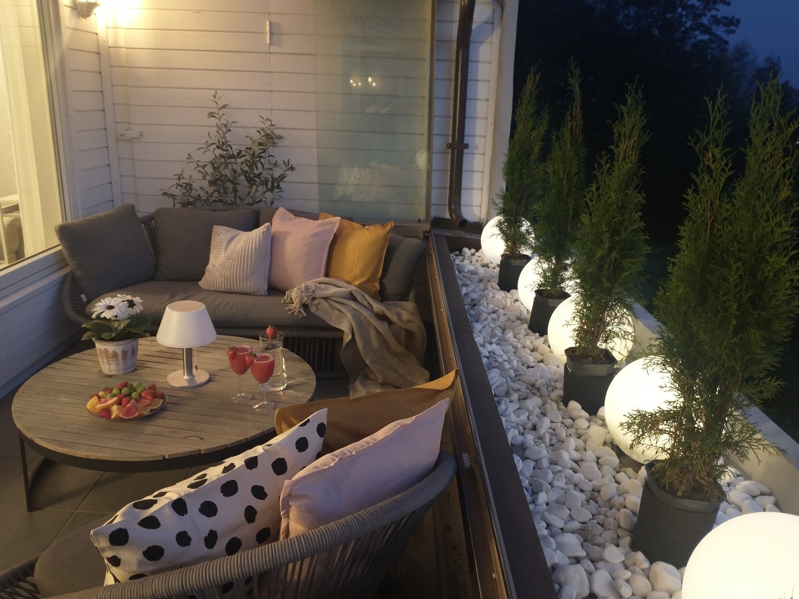 På kvelden kan man fortsatt lett nyte balkongen, med montert terrassevarmer. Galleribilde