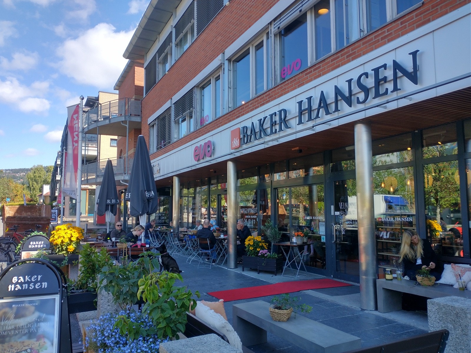 Baker Hansen på Røa tilbyr gode bakervarer for både store og små. Galleribilde