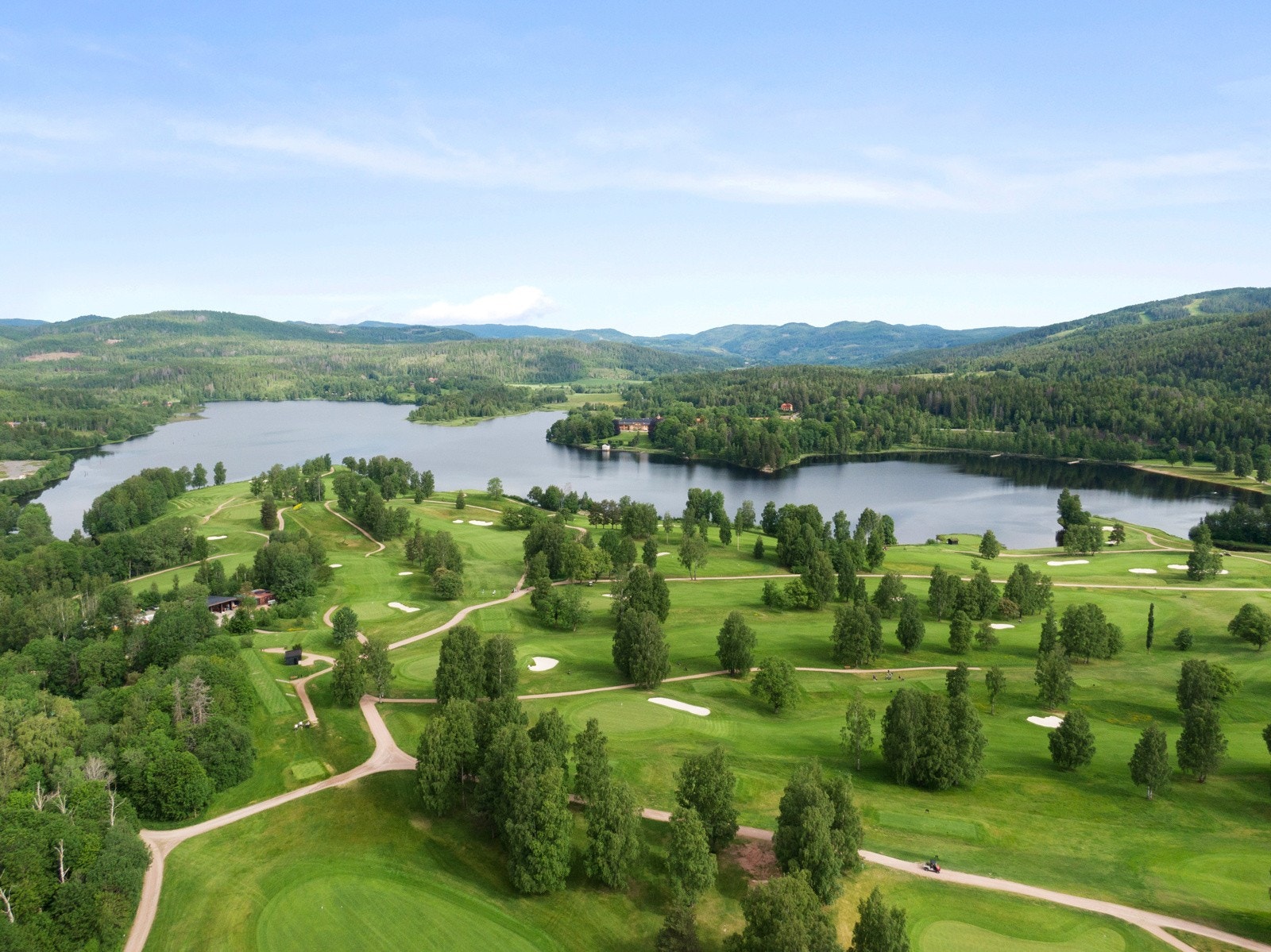 Golfbanen på Bogstad er kjent som en av de beste banene i Europa og ligger idyllisk til ved Bogstadvannet. Galleribilde