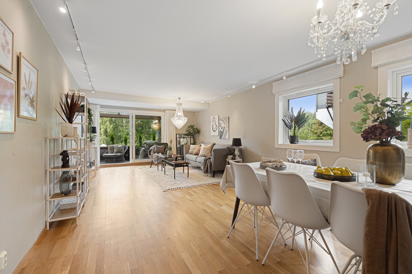 Olaf Bulls vei 12 er en lys og fin 3-roms hjørneleilighet med attraktiv beliggenhet ved marka. Galleribilde