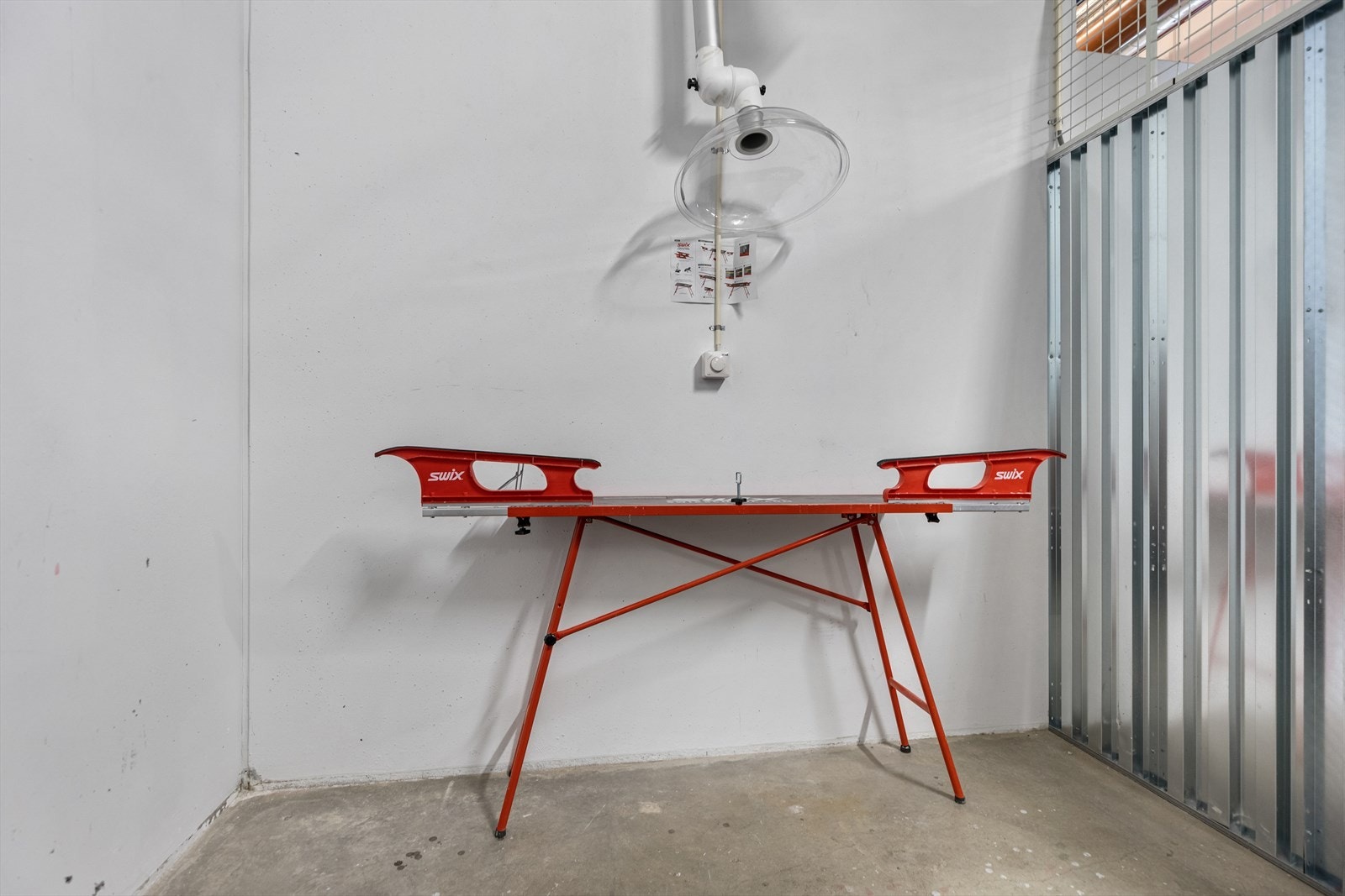 Sameierne har tilgang på felles smørebod for ski Galleribilde