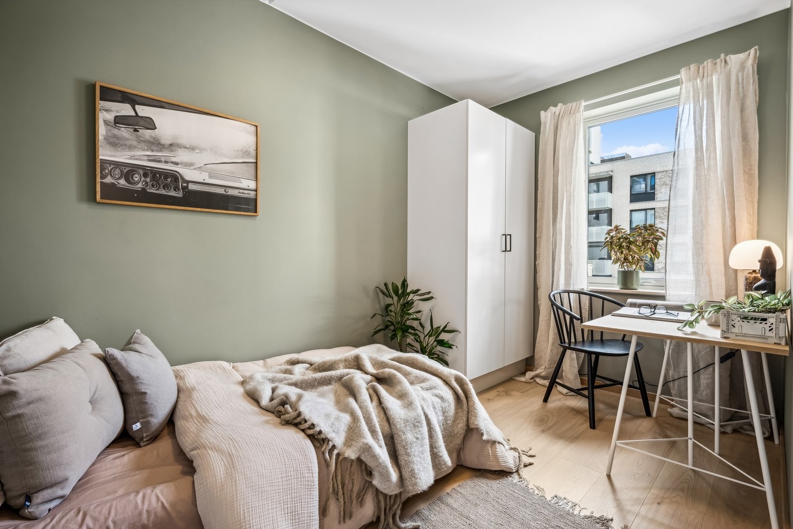 Soverom 2 er også av god størrelse dette rommet kan innredes etter eget ønske og behov. Galleribilde