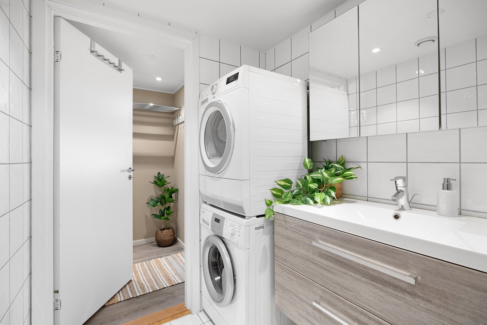 Badet er lyst og innbydende og måler 3,9m². Galleribilde