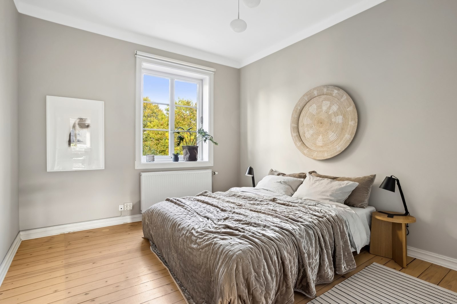 Leiligheten har 2 gode soverom som begge vender ut mot bakgård. Galleribilde