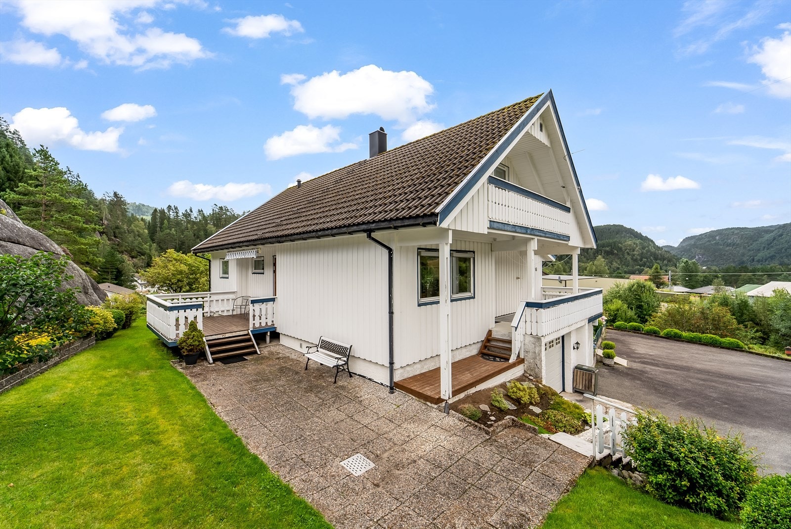 Bakside og ende mot vest Galleribilde