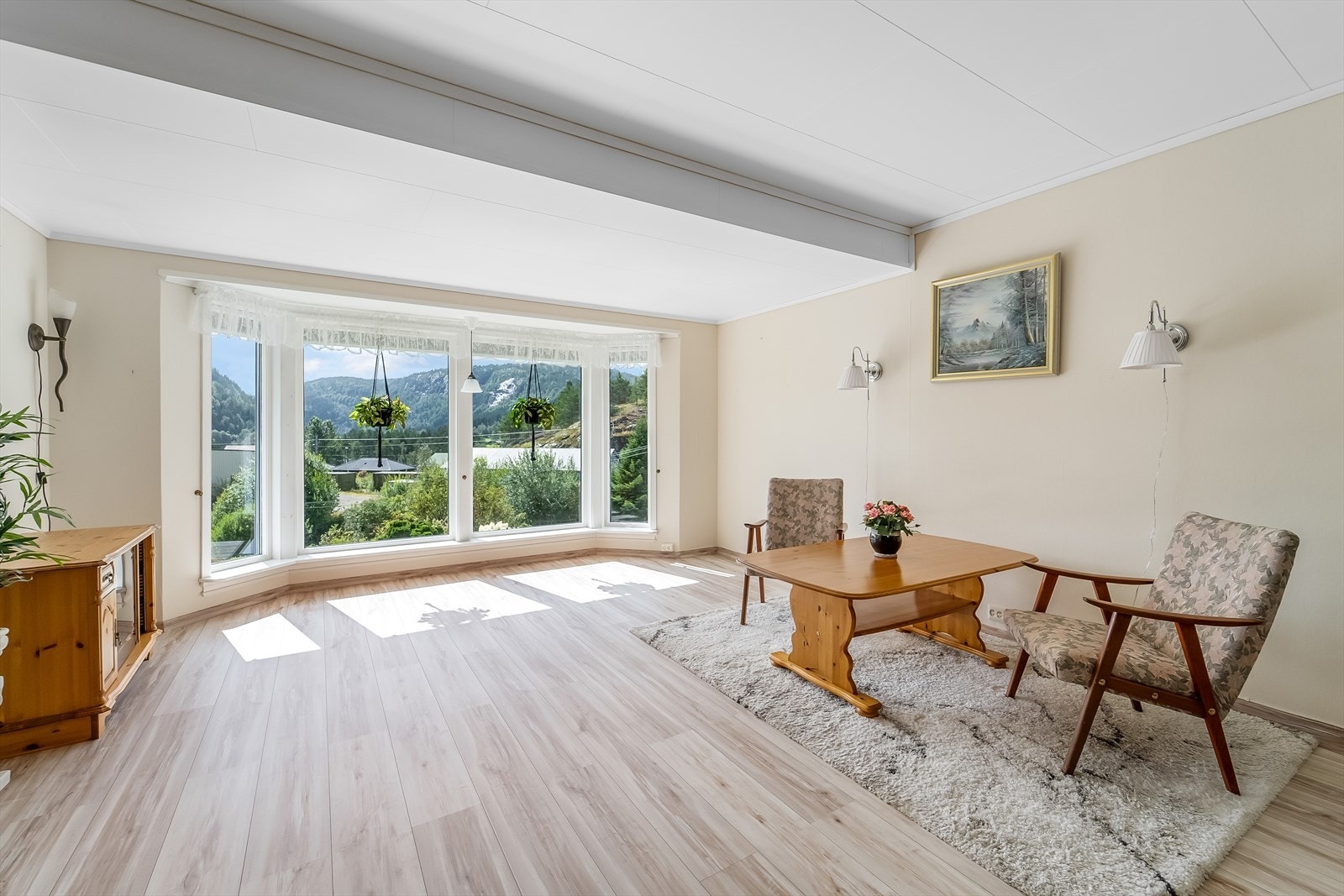 Stue med tilbygd karnapp. Galleribilde