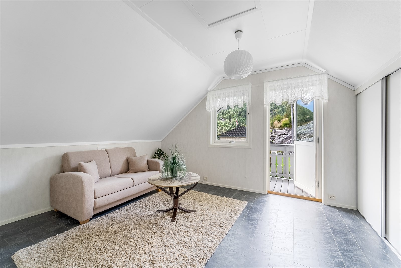 Soverom 3 med utgang luftebalkong. Galleribilde