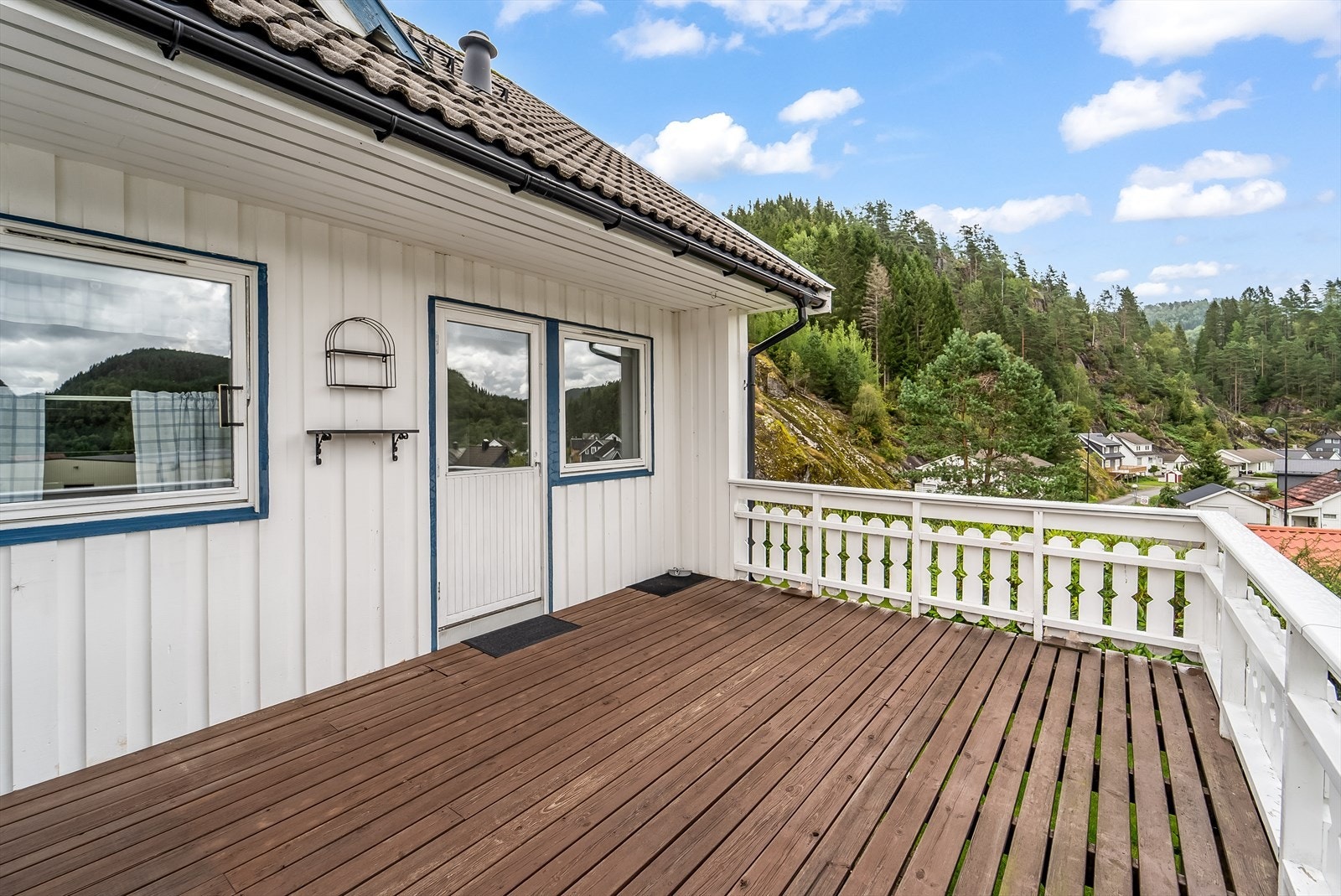 Veranda mot sør, utg. fra soverom Galleribilde