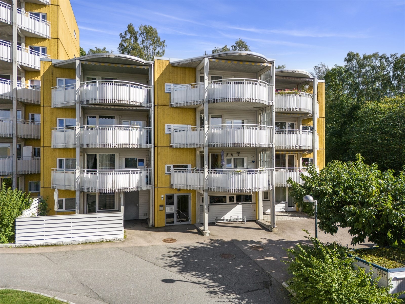 Heggen borettslag er et av de mest populære på Lindeberg, med kort avstand til skole, barnehager, bussholdeplass, T-bane-stasjon, nærbutikk og Lindeberg senter. Galleribilde