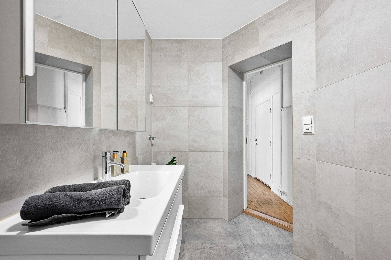 Det er opplegg for vaskemaskin på badet. Galleribilde