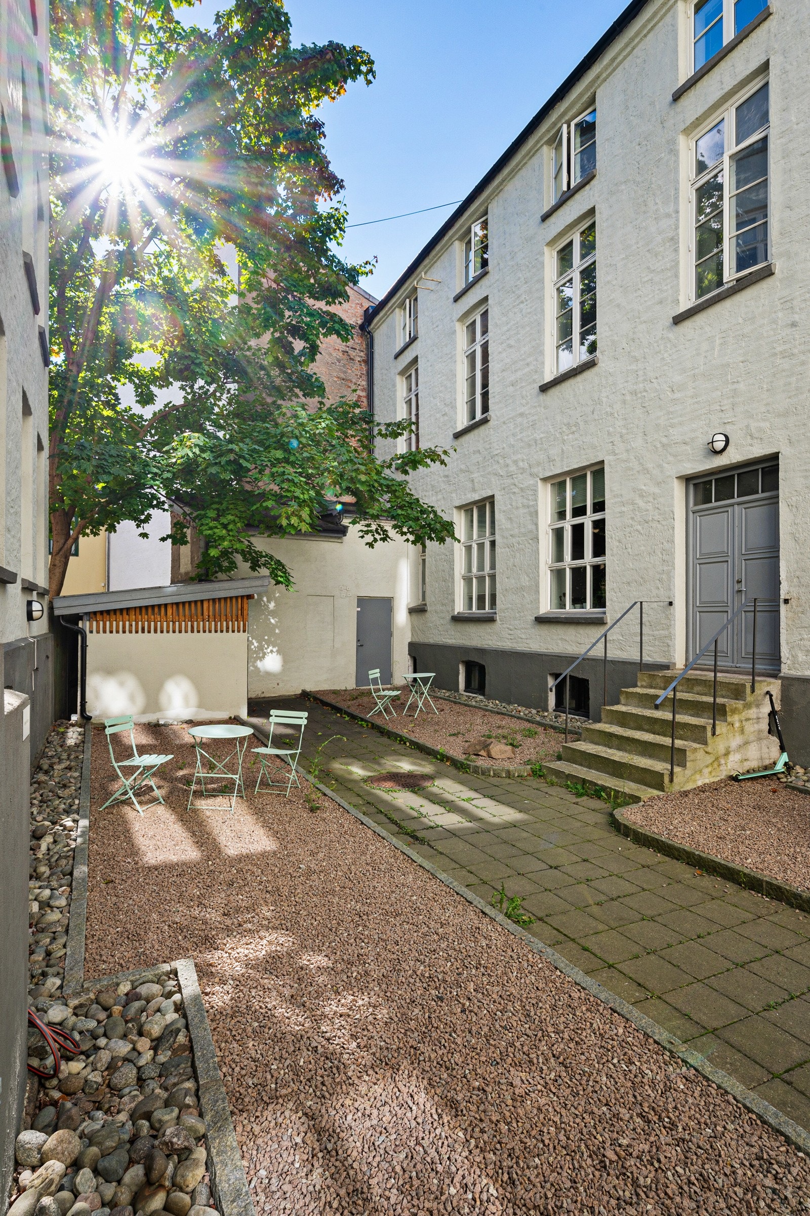 Leiligheten disponerer to boder, en på loft og i kjeller. Galleribilde