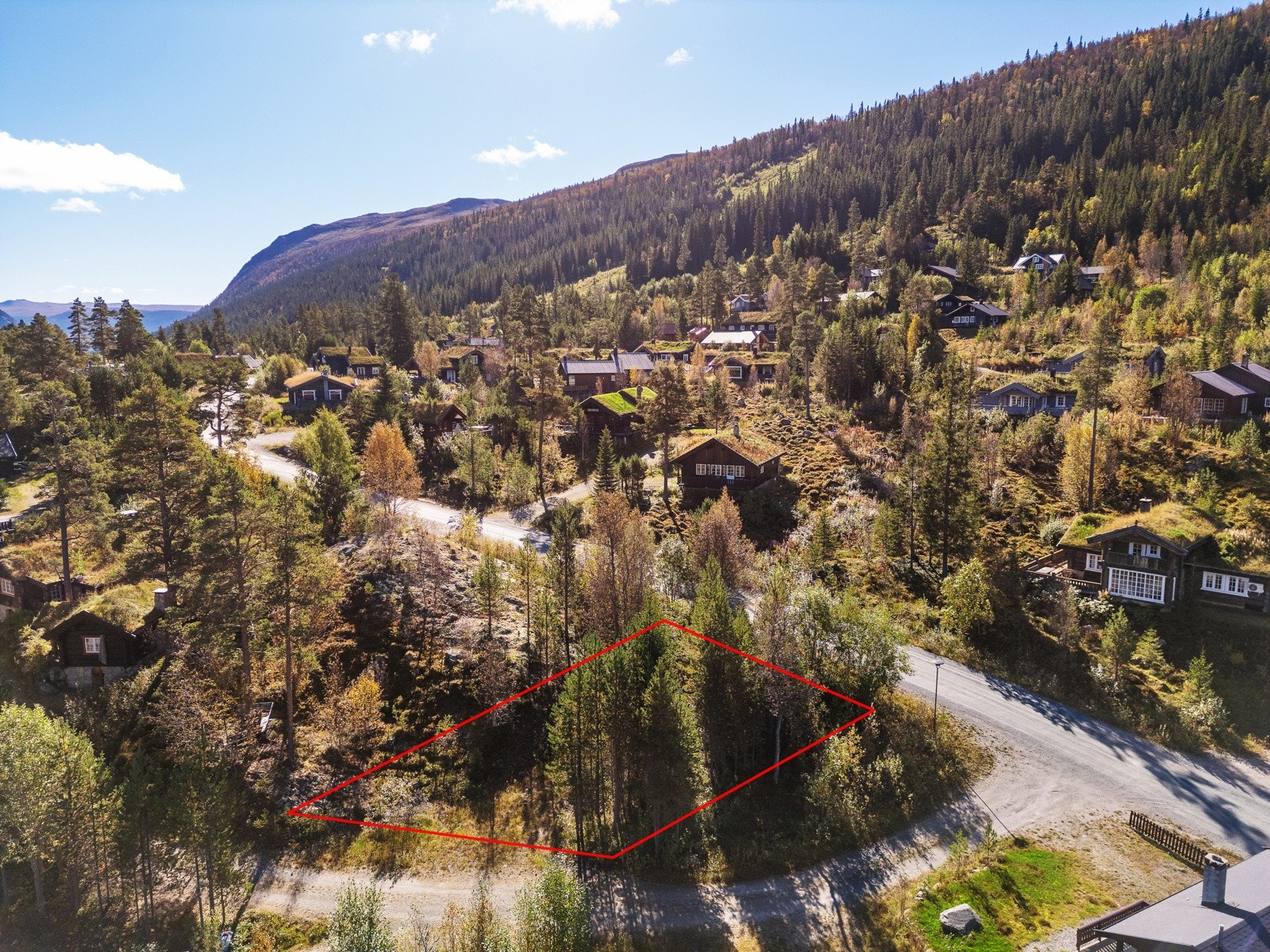 Tomtegrenser kan ikke sees på som eksakte. Forbehold om avvik. Galleribilde