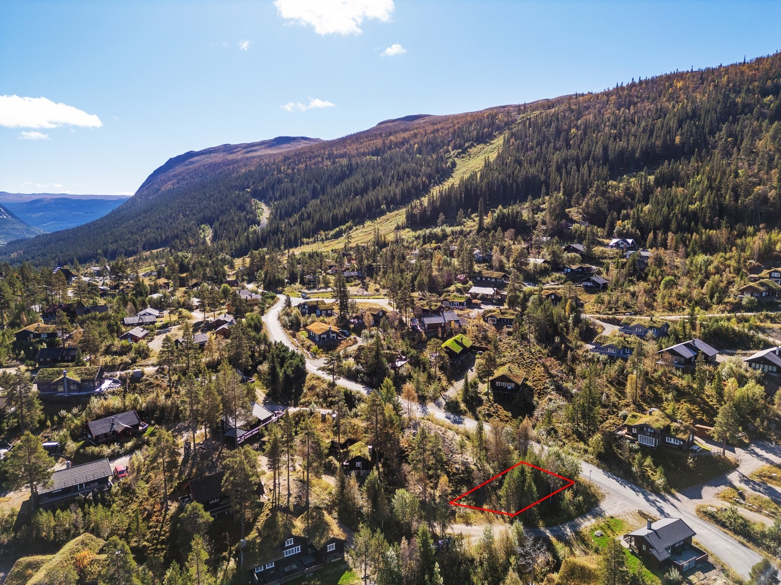 Tomtegrenser kan ikke sees på som eksakte. Forbehold om avvik. Galleribilde