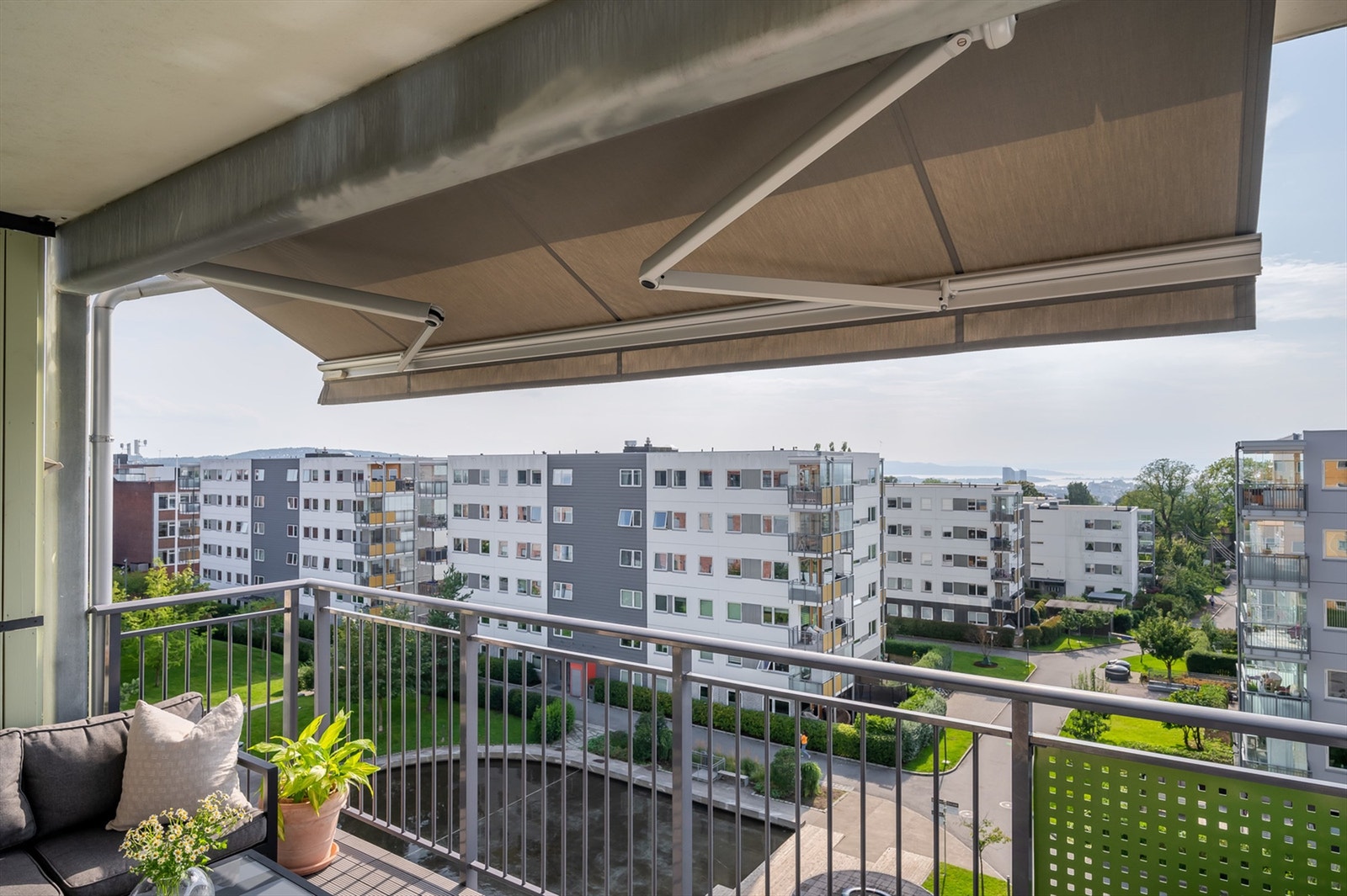 Fjernbetjent markise i front Galleribilde