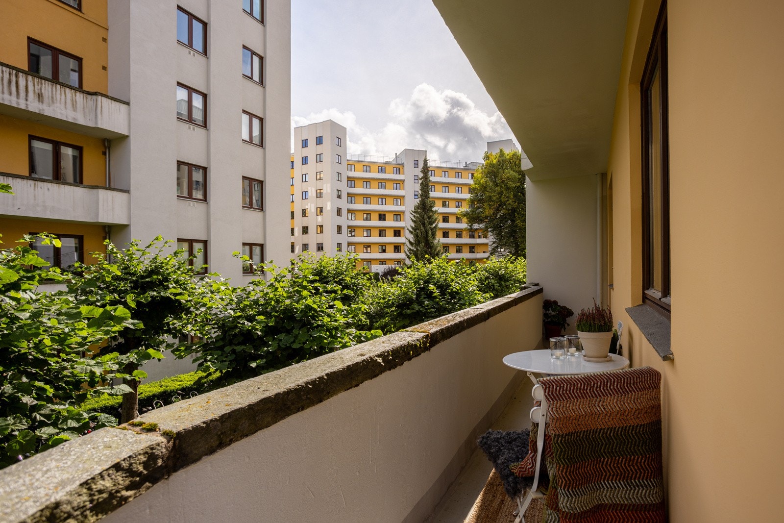 Westye Egebergs gt. 1-4 ble bygd i 1930-årene, over en periode på 9 år. Arkitekt var Victor Schaulund (1896-1979). Blokkene var Oslos første frittstående boligblokker og stilhistorisk er blokkene preget av overgangen mellom nyklassisisme og funksjonalisme Galleribilde