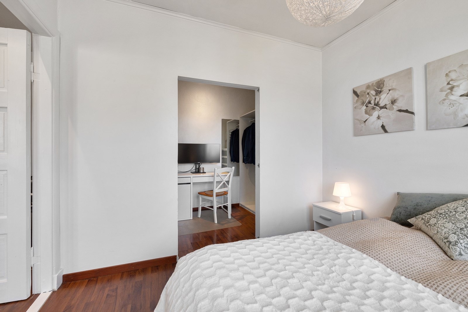 - I tilknytning til det største soverommet har man et stort walk-in-closet - Galleribilde