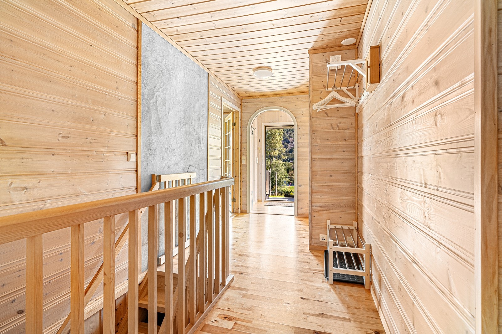 Entre/gang med trapp til kjeller Galleribilde