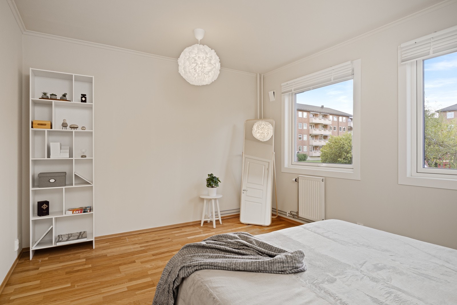 Det er mulig å sette opp lettvegg for å lage et ekstra soverom. Galleribilde