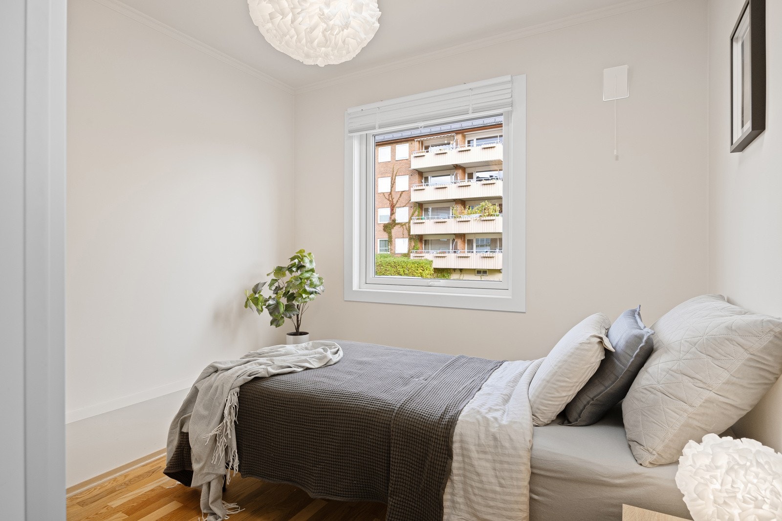 Soverom 2 med plass til seng og garderobe. Galleribilde