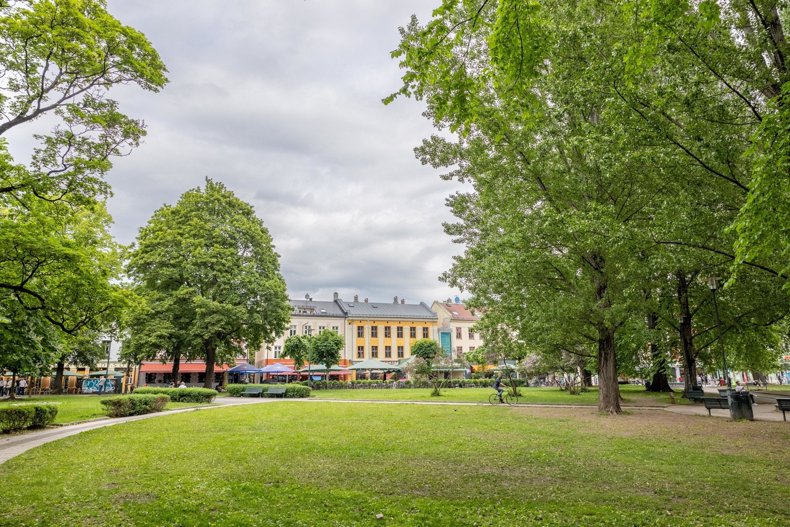 Olaf Ryes plass med bredt utvalg av resturanter, kafeer og butikker. Galleribilde