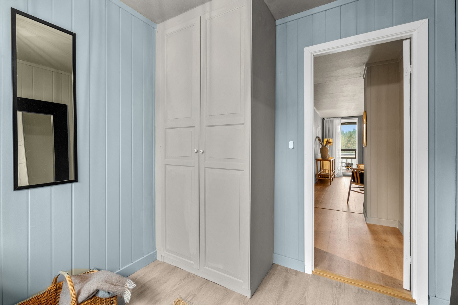 Alle soverommene inneholder medfølgende garderobeskap som gir god oppbevaringsplass. Galleribilde