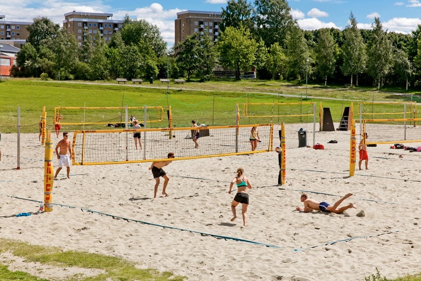 Voldsløkka ligger i kort avstand fra leiligheten. Her er det fotball- og volleyballbaner, i tillegg til store grøntområder. Galleribilde