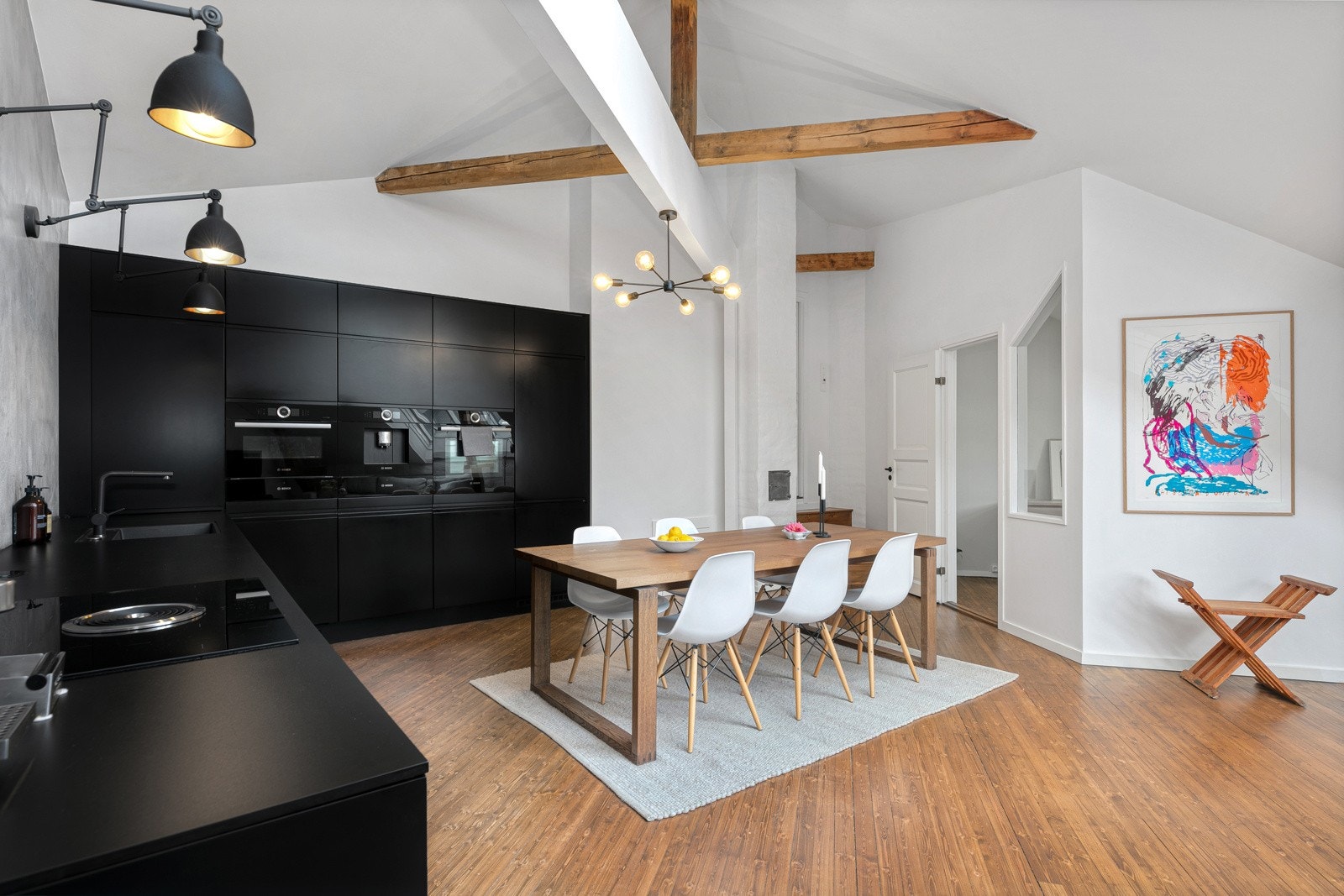 Fra kjøkken er det inngang til bad og soverom 2/kontor. Galleribilde