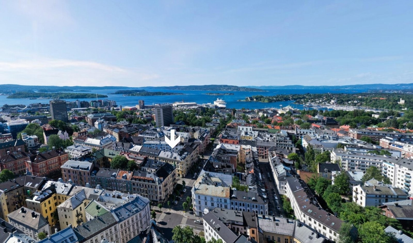 Bomiljøet ligger fantastisk til med kort vei til båthavner og badesteder langs fjorden. Buss 30 går rett til Bygdøy. Det finnes både delikatesseforretninger, kaféer og spisesteder i nabolaget. Galleribilde
