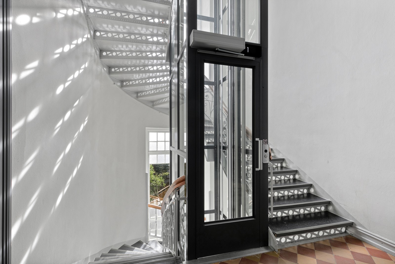 Heis er installert ny i 2023. Galleribilde