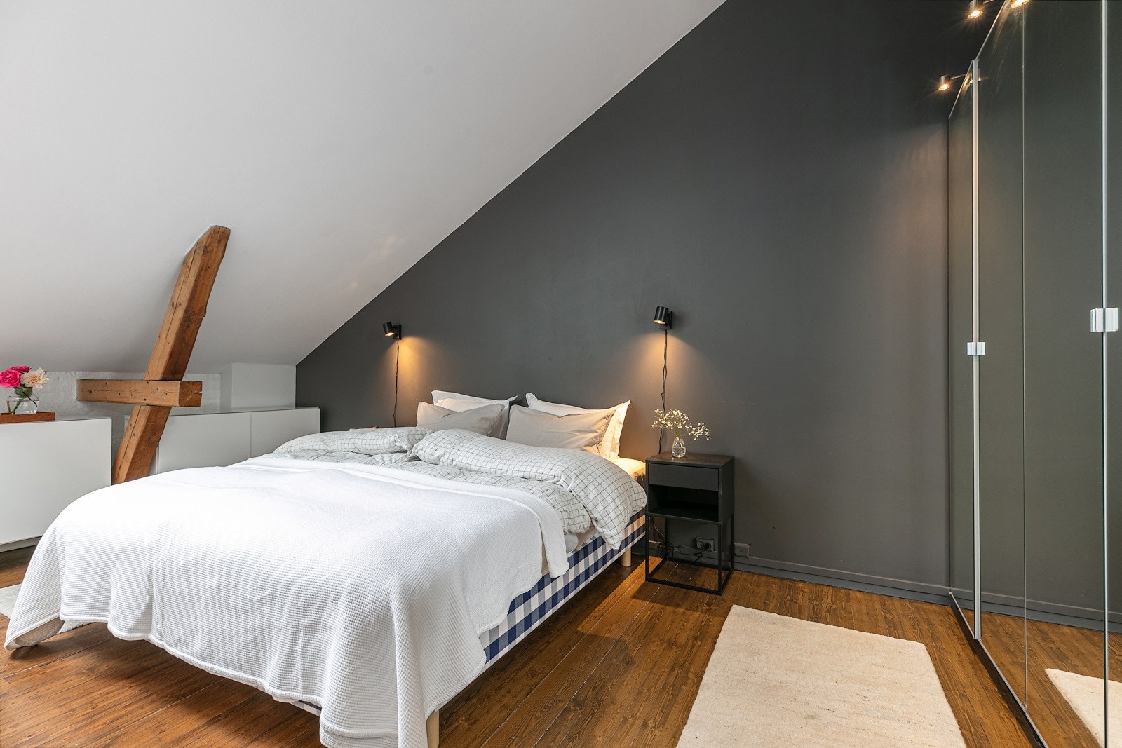 Hovedsoverom med adkomst fra entré. Galleribilde