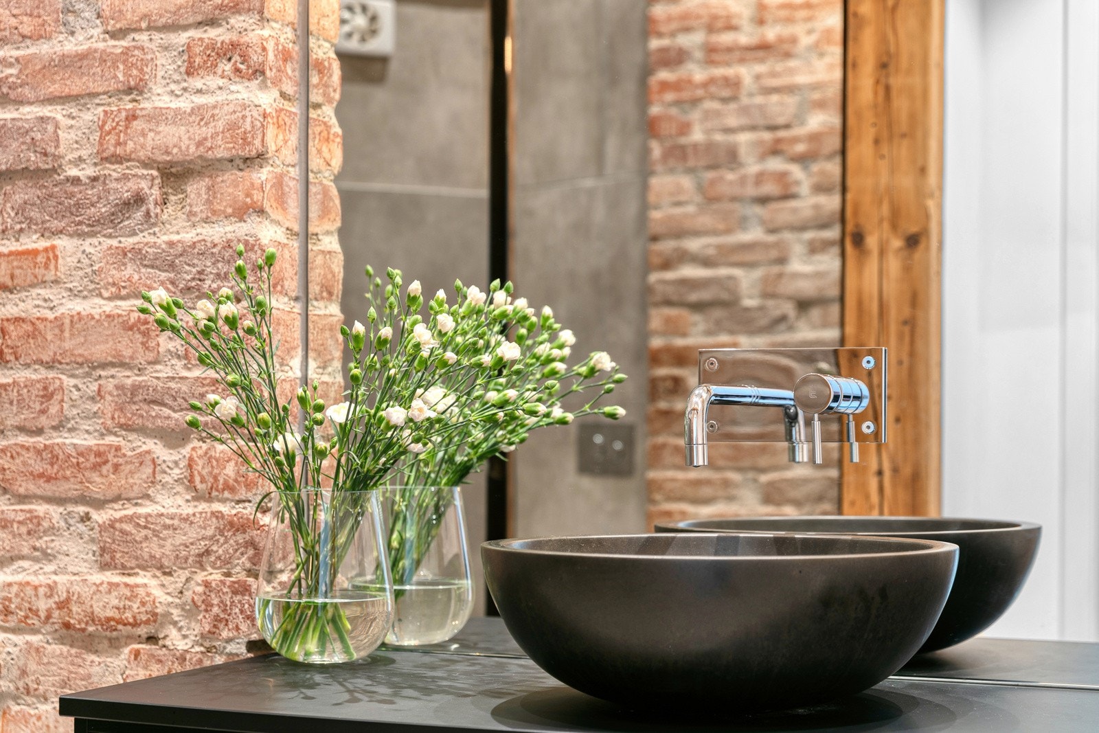 Servantbolle fra Imso Ceramiche og integrert veggarmatur fra Tapwell. Galleribilde