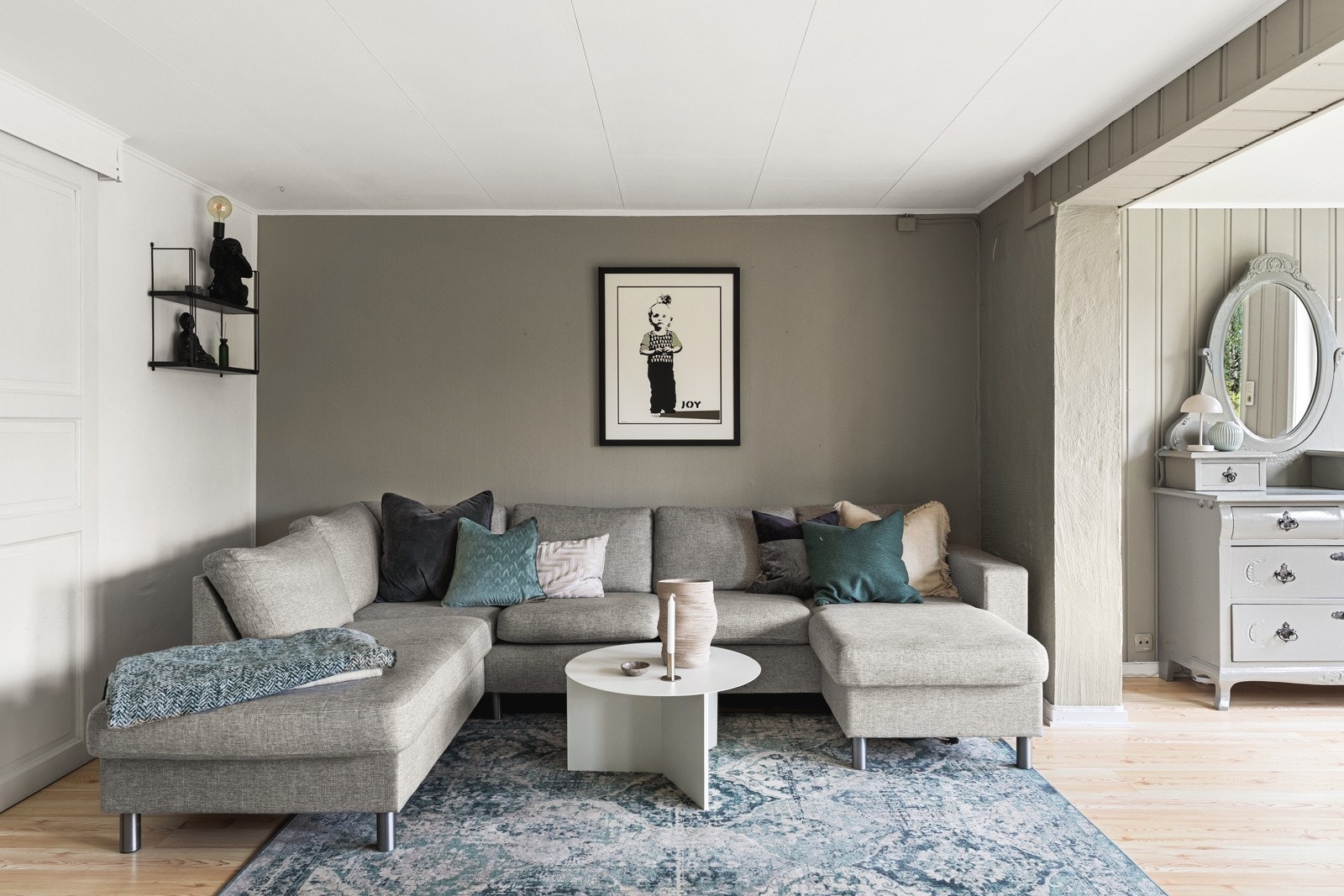 Stor plass til sofagruppe med plass til hele vennegjengen. Galleribilde