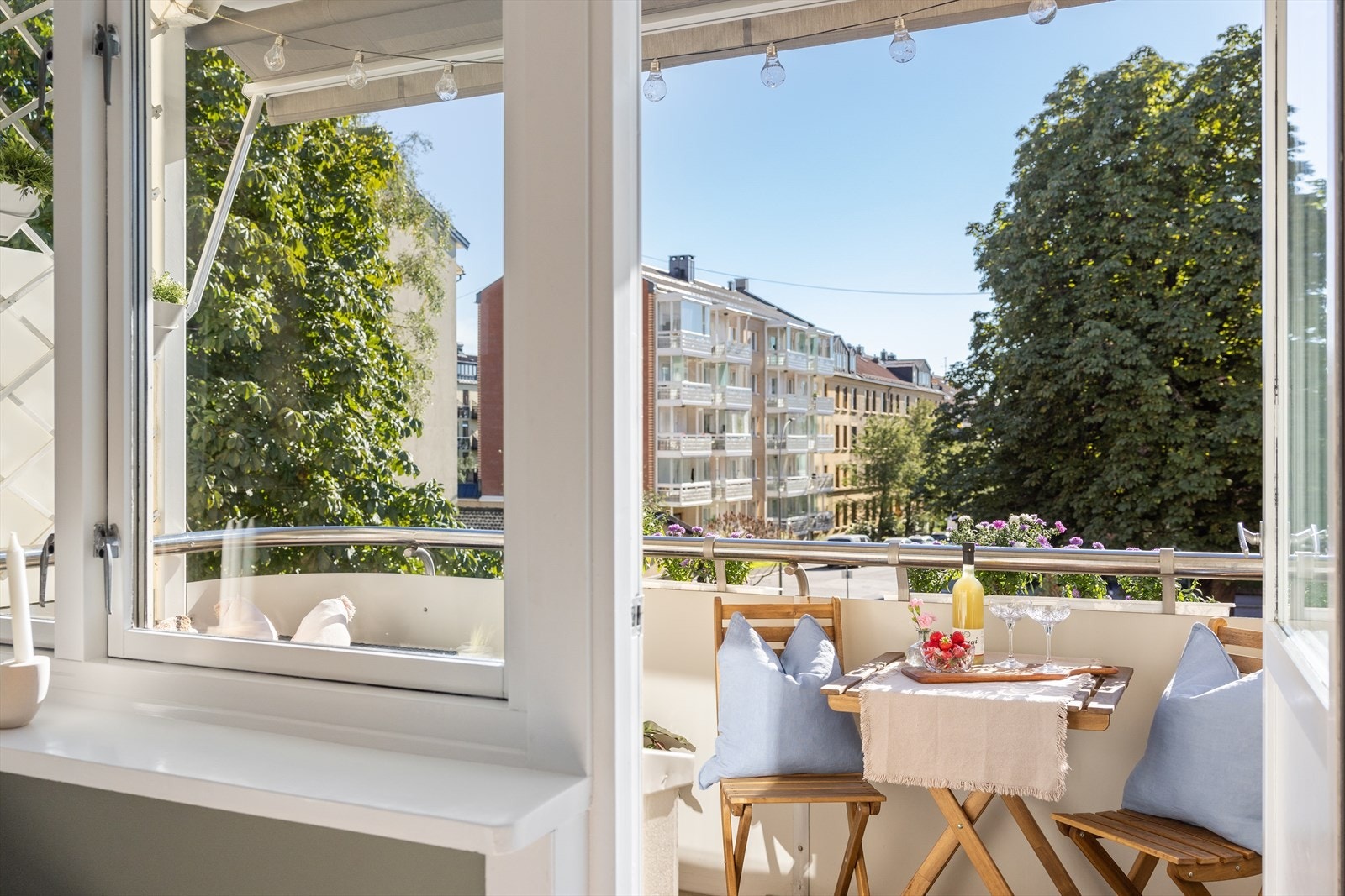 Fra stuen er det utgang til balkong. Galleribilde