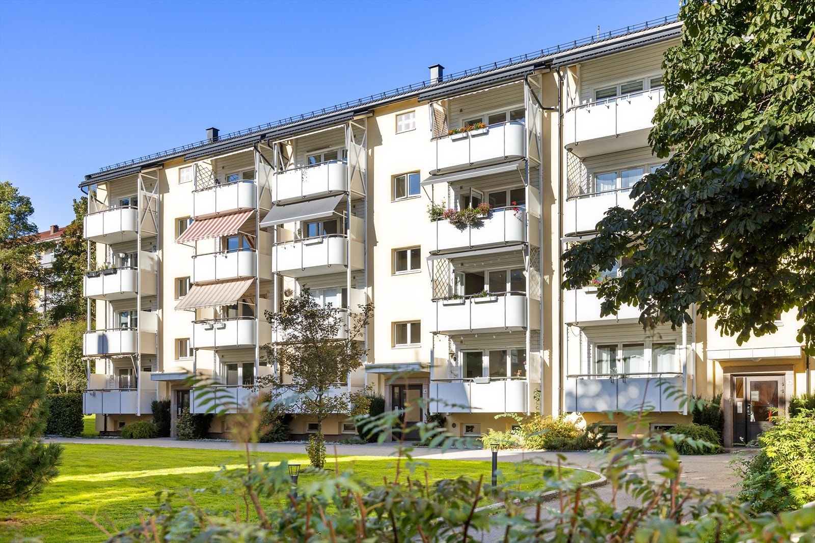 God intern beliggenhet i et rolig og attraktivt område, skjermet fra trafikk og med enkel tilgang til fellesområder og fasiliteter. Galleribilde