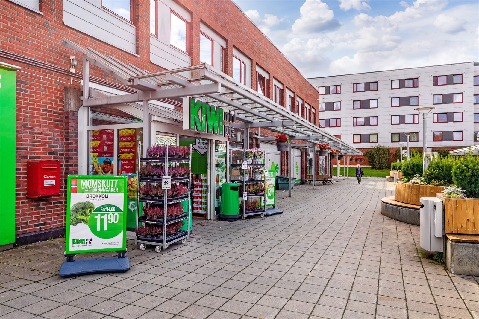 Ellingsrudåsen T med Kiwi rett i nærheten - Rema 1000 er også rett nedenfor borettslaget Galleribilde