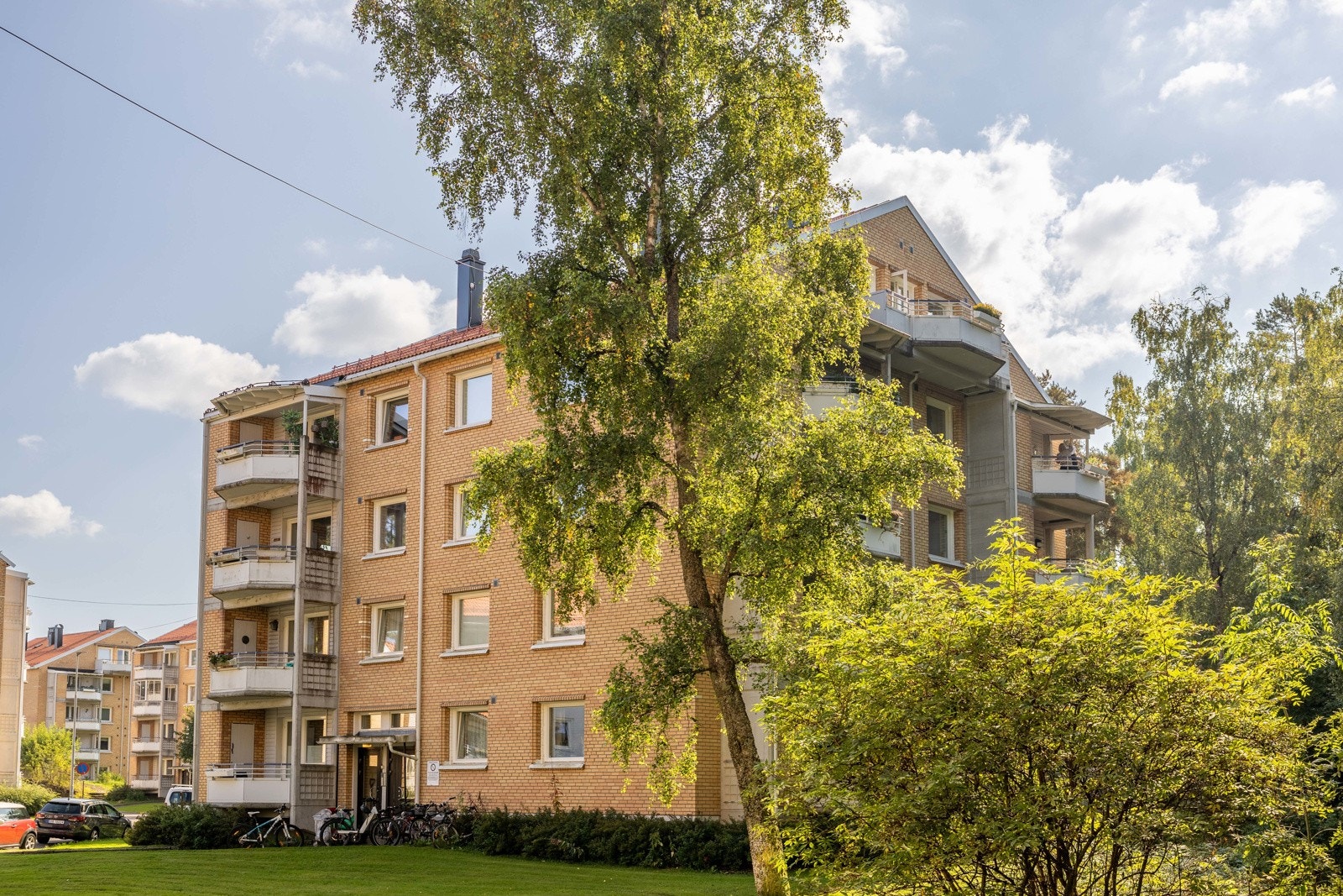 Leiligheten ligger i byggets 3. etasje og måler 53 kvm Galleribilde