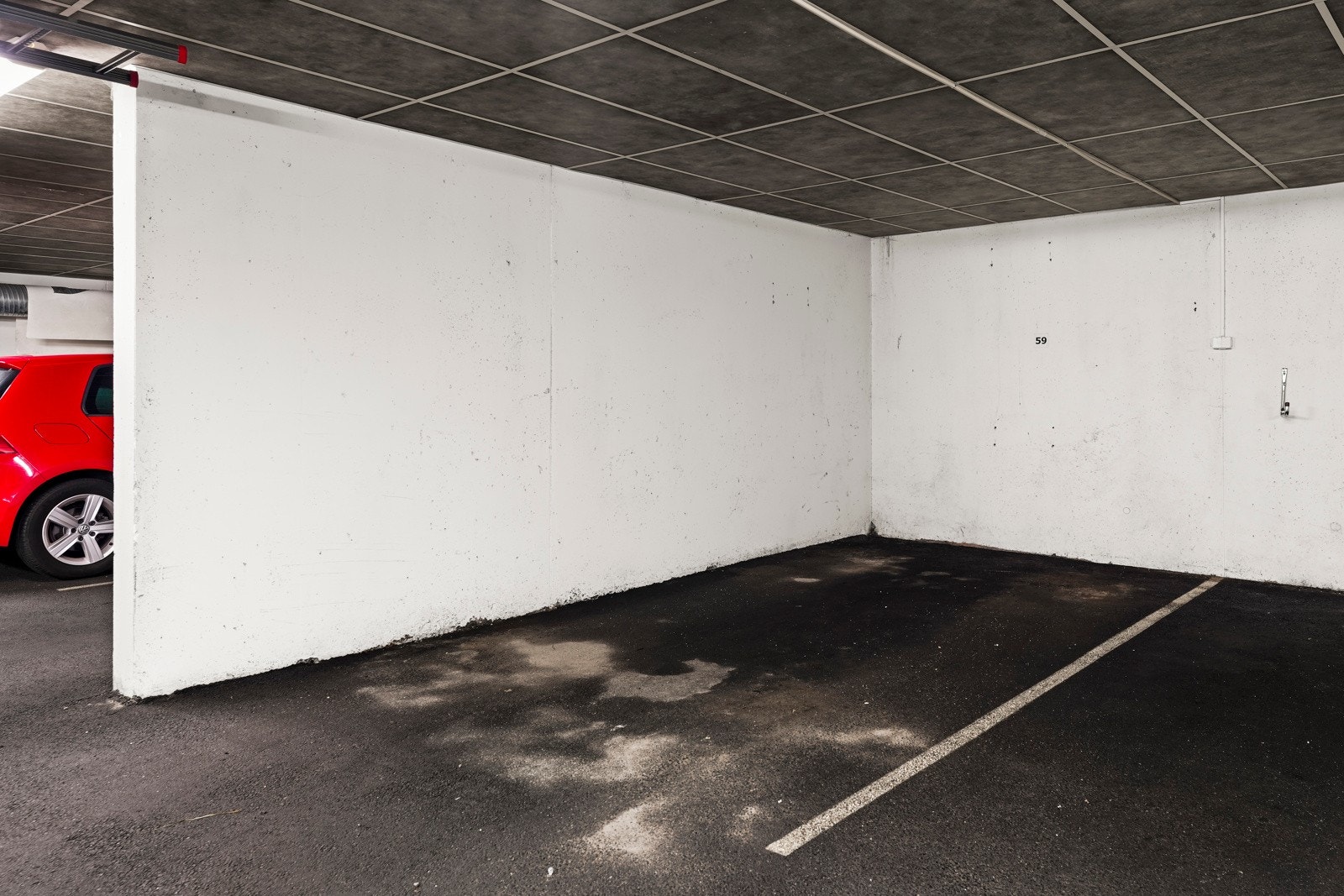 Med leiligheten følger en egen garasjeplass. Galleribilde