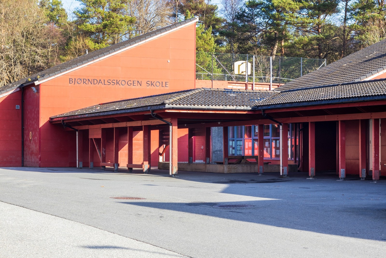 Fra leiligheten har du kort vei til både skole og barnehage. Galleribilde