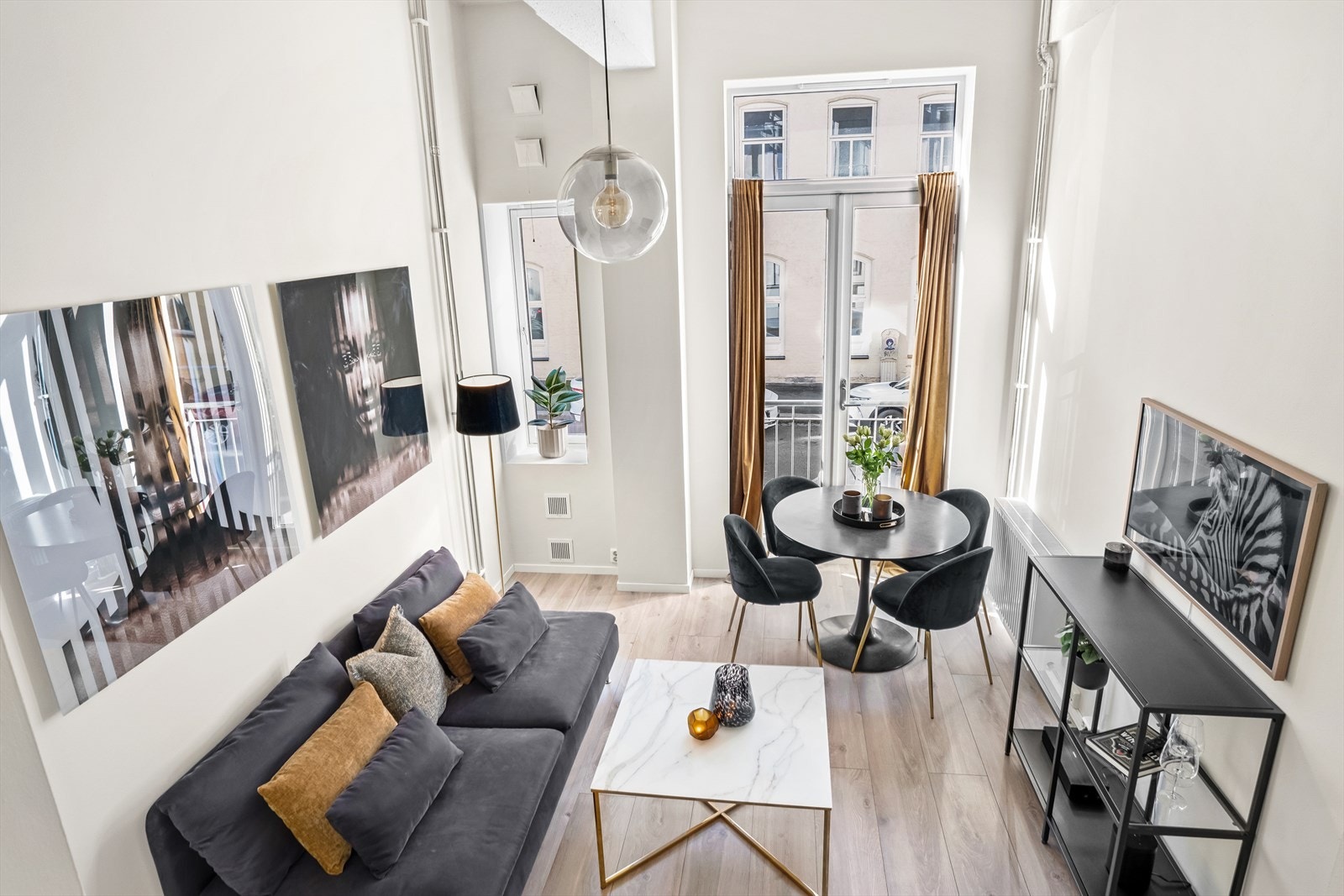 Leiligheten fikk nytt enstavs laminatgulv i 2021 og nymalte overflater i september 2024. Galleribilde