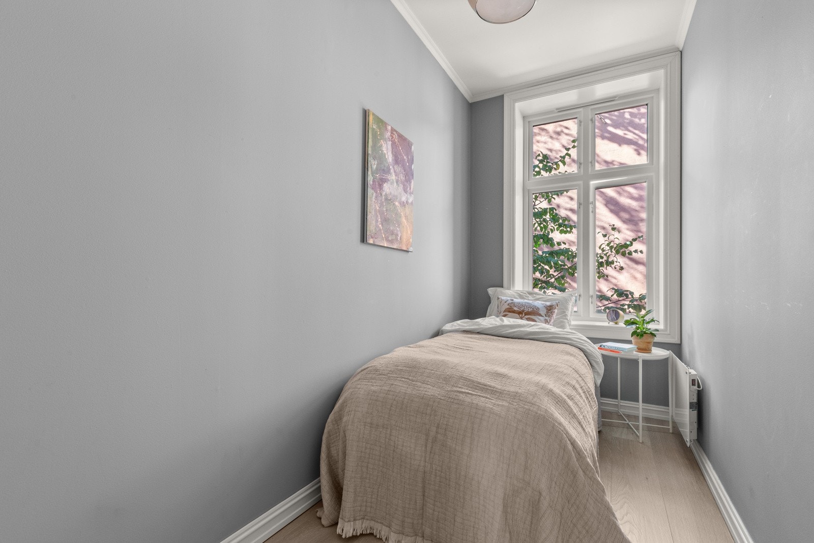 Soverom 2 ligger vegg i vegg og fungerer utmerket som barnerom, gjesterom eller kontor. Galleribilde