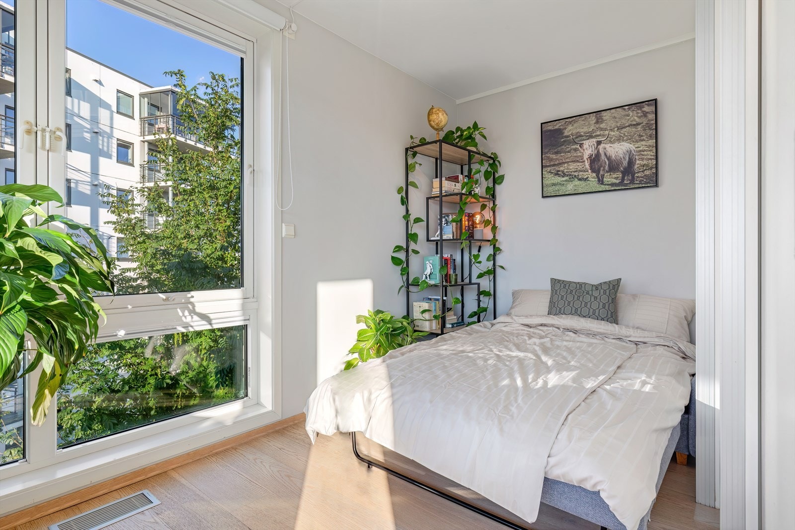 Rommet er et perfekt gjesterom/kontor som gir leiligheten det ekstra rommet mange ønsker seg Galleribilde