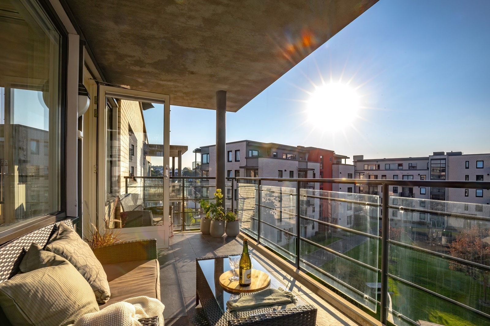 Velkommen til Breivikveien 25, og denne flotte 3-roms hjørneleiligheten! Galleribilde