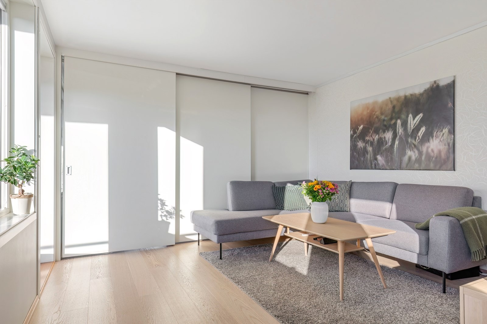 Leiligheten har to gode soverom i hver sin ende - Soverom nr. 2 ligger i tilknytning til stuen Galleribilde