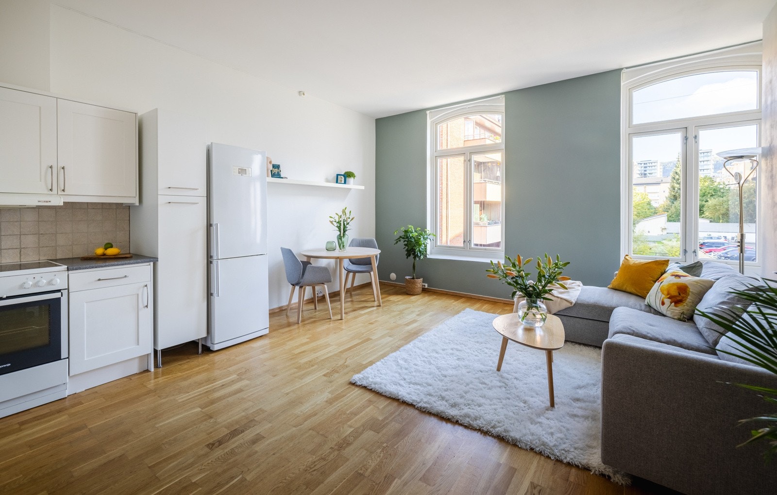 Boligens "allrom" har plass til spisesone, sofa/sovesone og mediemøblement - alt etter eget ønske og behov. Galleribilde