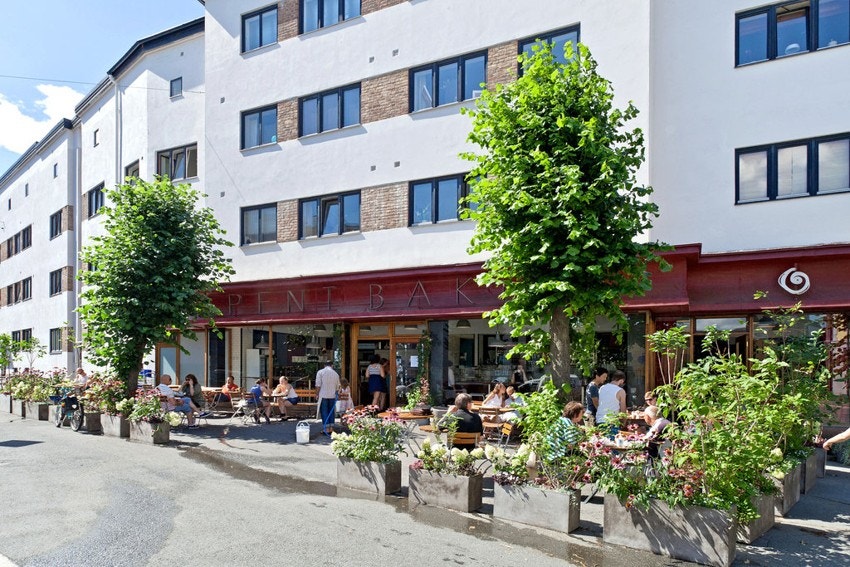 Åpent Bakeri ligger rett ved boligen, og er et yndet samlingspunkt for beboerne i området. Galleribilde