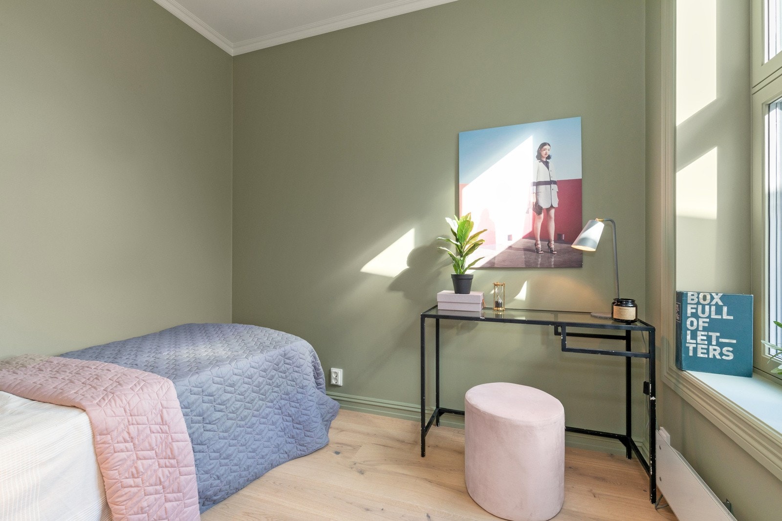 Soverom II er også av god størrelse med plass til dobbeltseng og garderobeløsning. Galleribilde