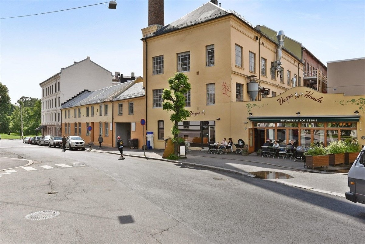 Flere nydelige restauranter i nærheten som bl.a. Vespa Humla, Grünerløkka brygghus og Ostebutikken ved Birkelunden. Galleribilde